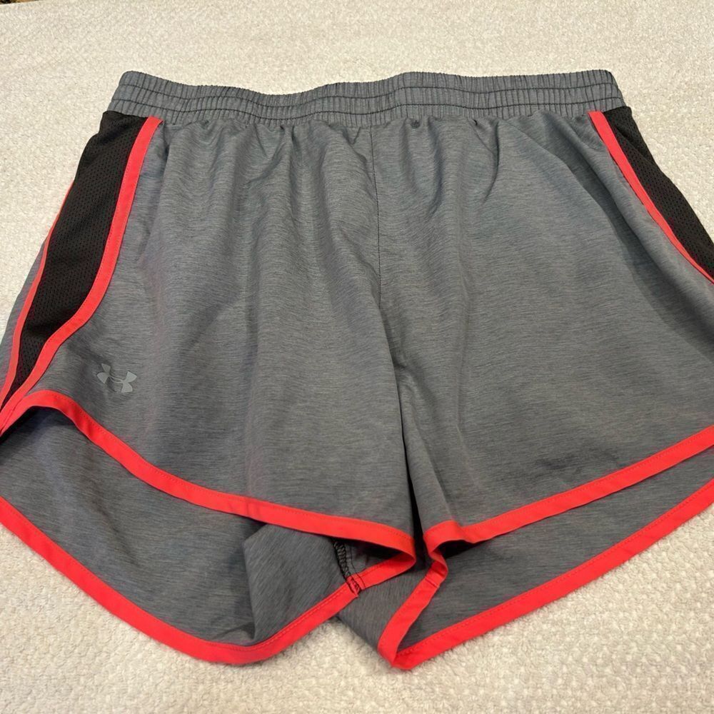 Under Armour women’s size small grey with pink trim elastic waist short built in